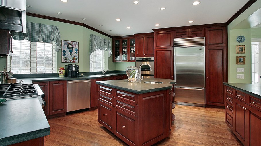 Кухня цвета дерева