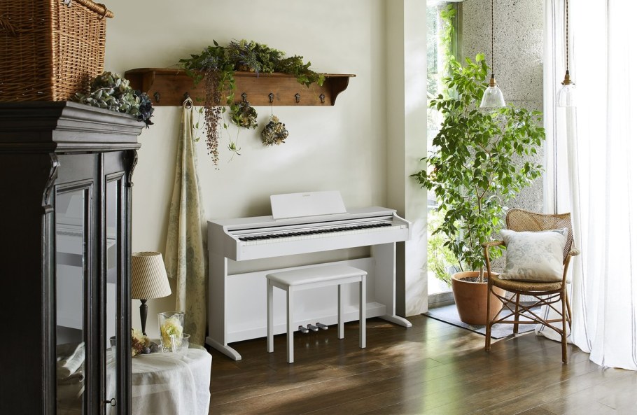 Casio AP-270 белый