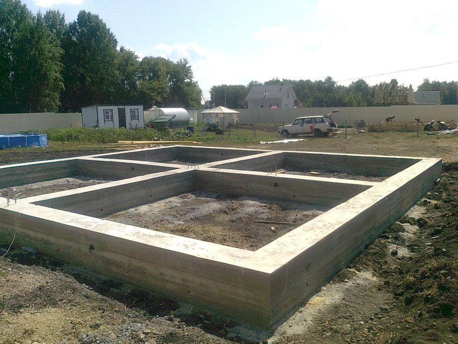 Ленточный фундамент 10х12