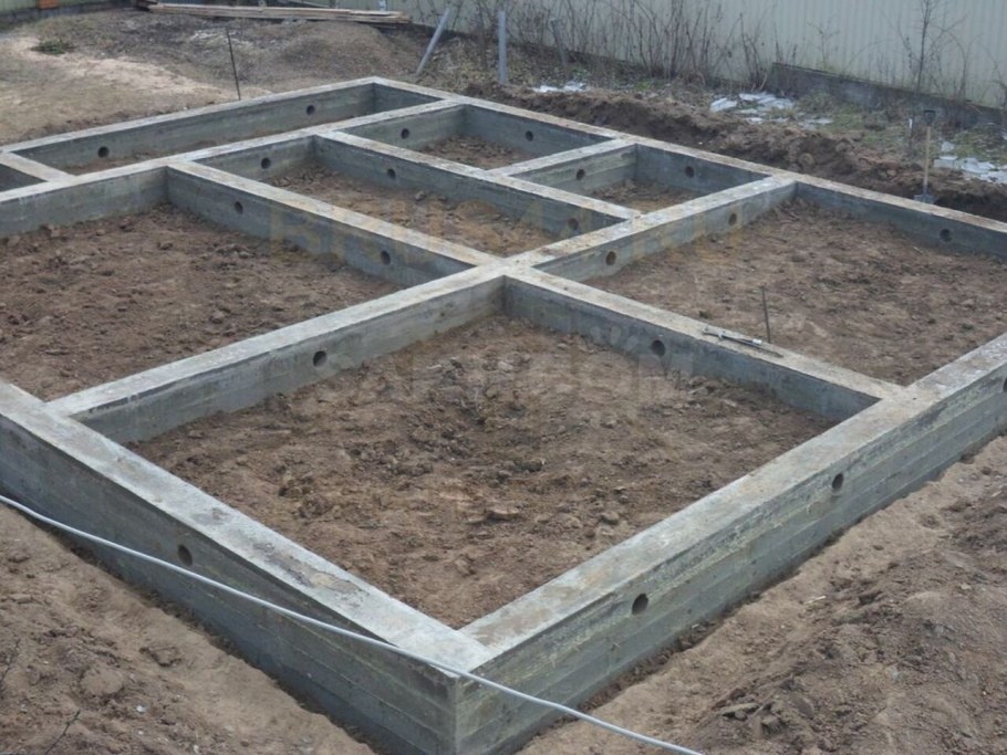Фундамент ленточный 12х12 шести стенок
