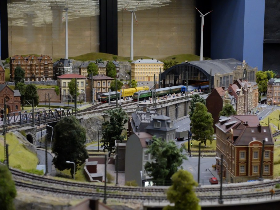 Гранд макет мужик с пингвином