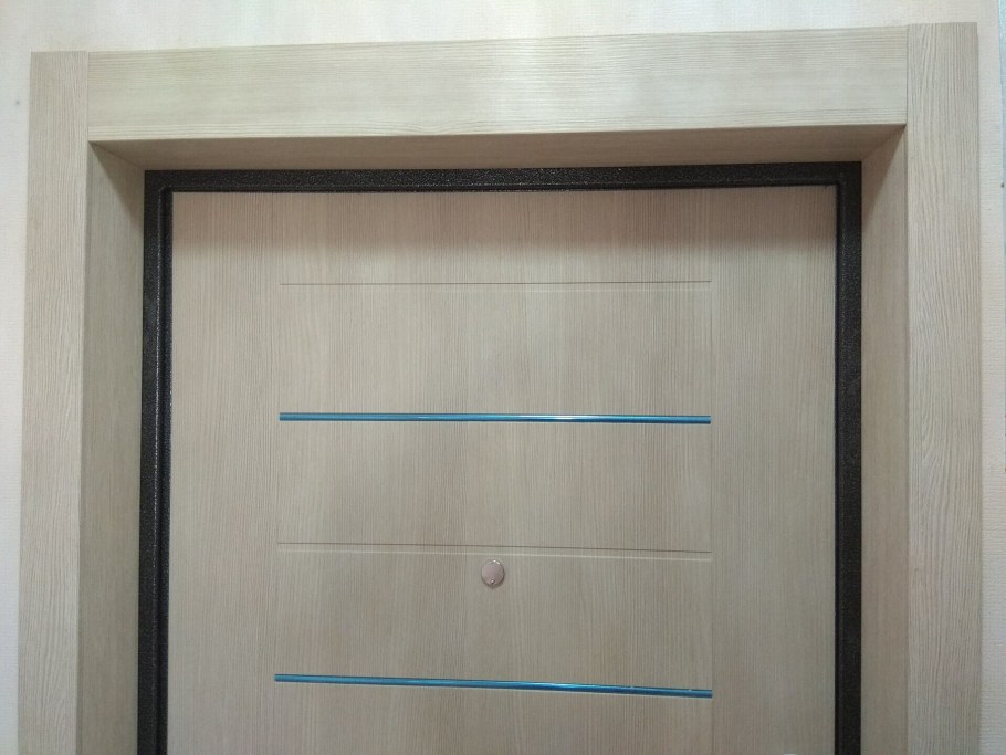 Отделка откосов входной двери