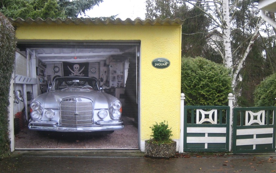 Разрисовать дверь в гараже