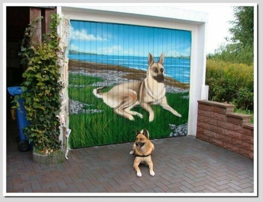 Рисунки на воротах