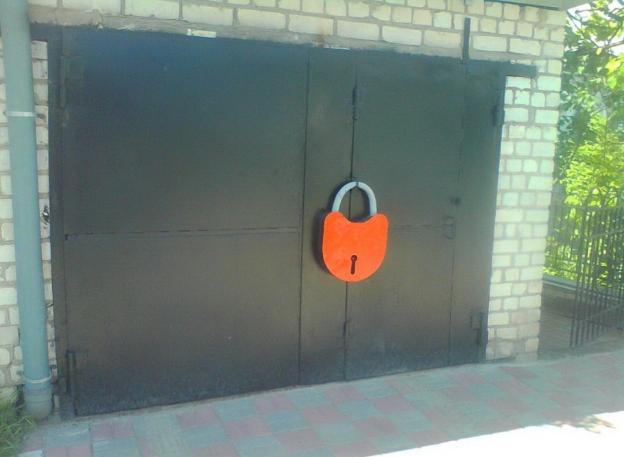 Прикольные гаражные ворота