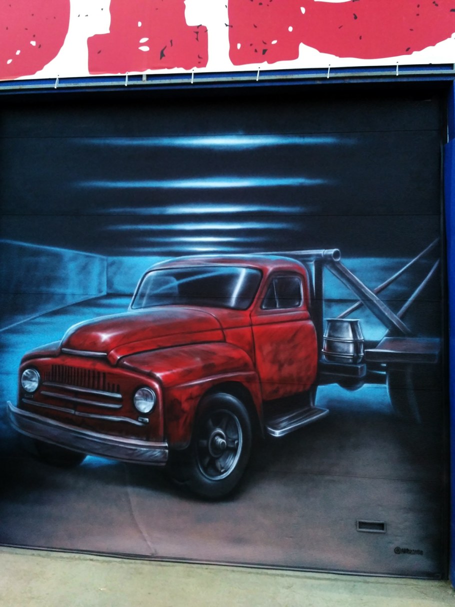 Рисунки на гаражных воротах