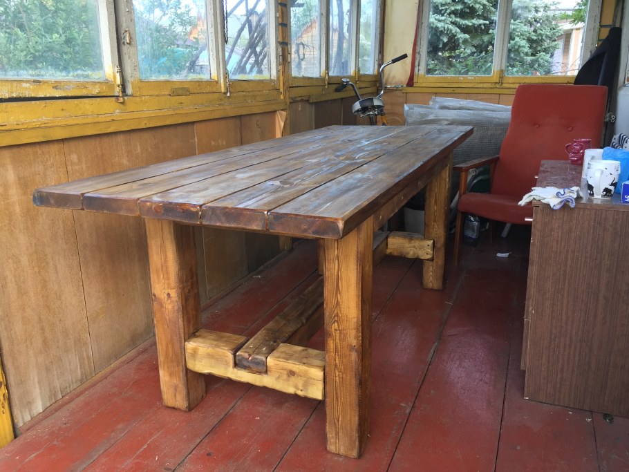 Стол из бруса