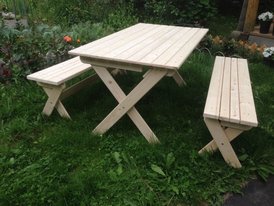 Стол деревянный для дачи