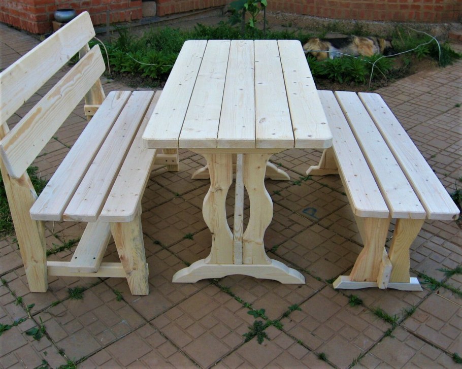 Беседка со столом и скамейками