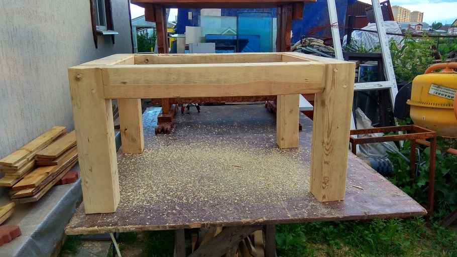 Подстолье из бруса 100х100