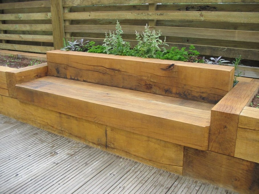 Клумбы высокие деревянные