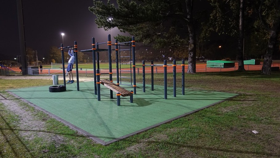 Уличная спортивная площадка