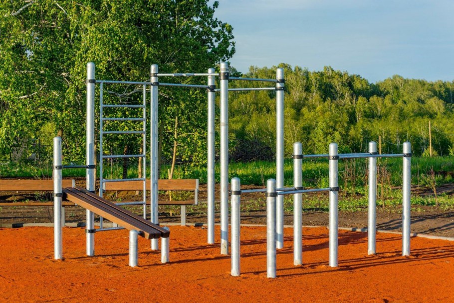 Спортивная площадка в коттеджном поселке