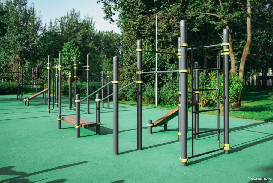 Спортивная площадка в парке Горького