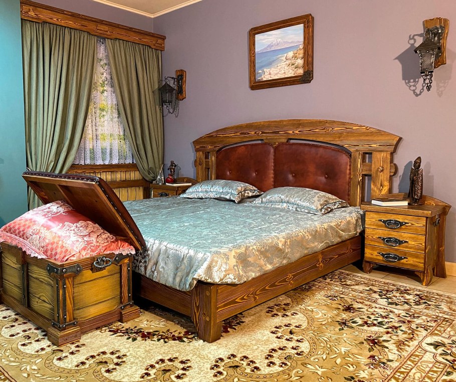 Кровати из массива дерева под старину