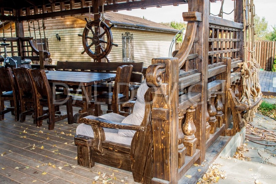 Состаренная мебель из дерева