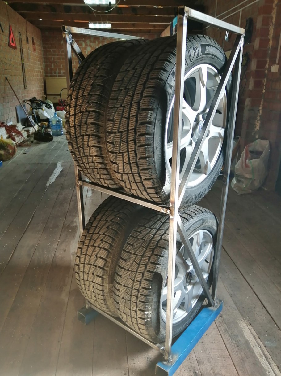 Стеллаж для колес в гараж