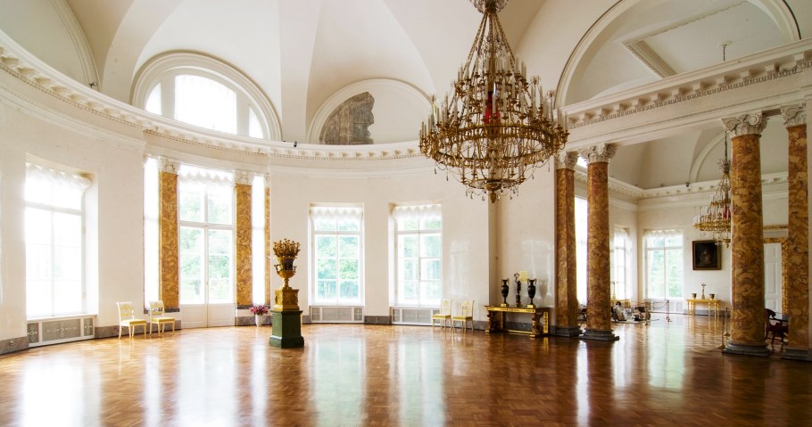 Александровский дворец полукруглый зал