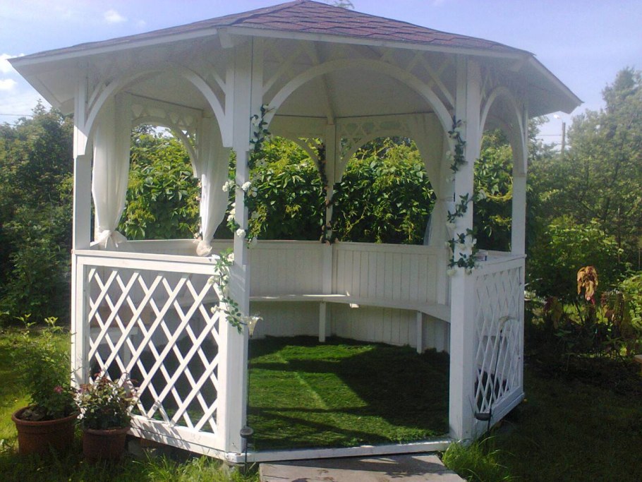 Белая беседка