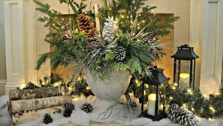 Композиция из еловых веток