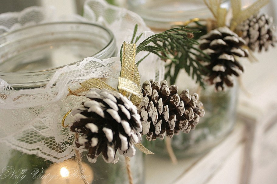 Новогодние украшения из шишек