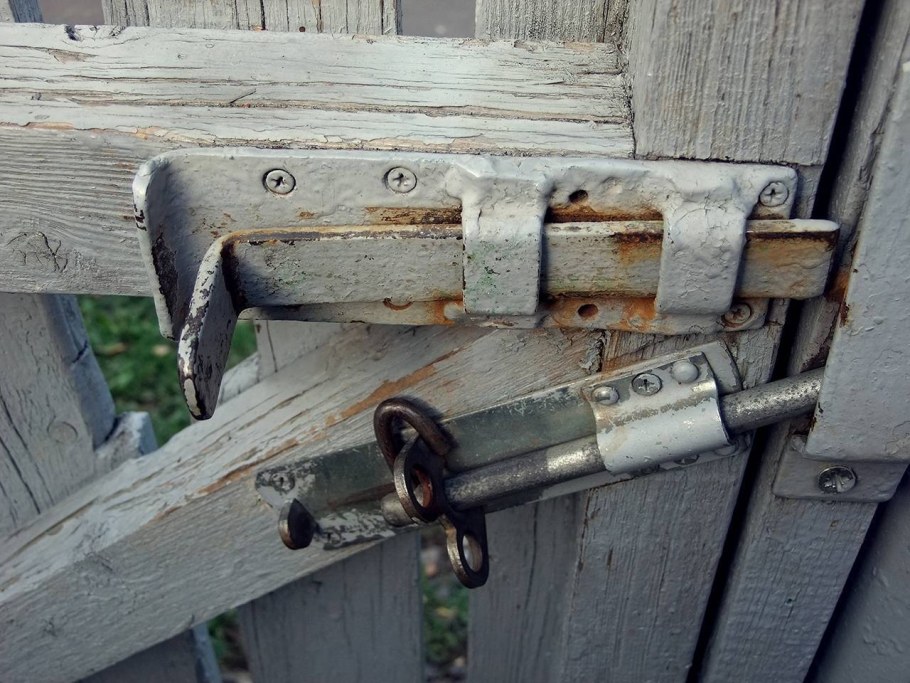 Засов воротный ekl400