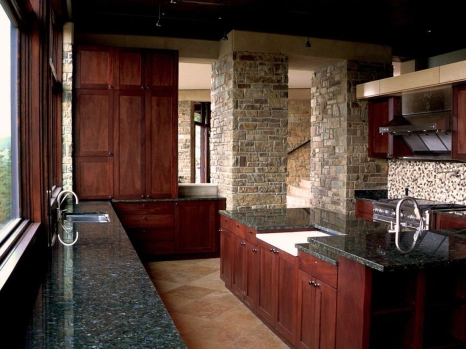 Отделка кухни искусственным камнем