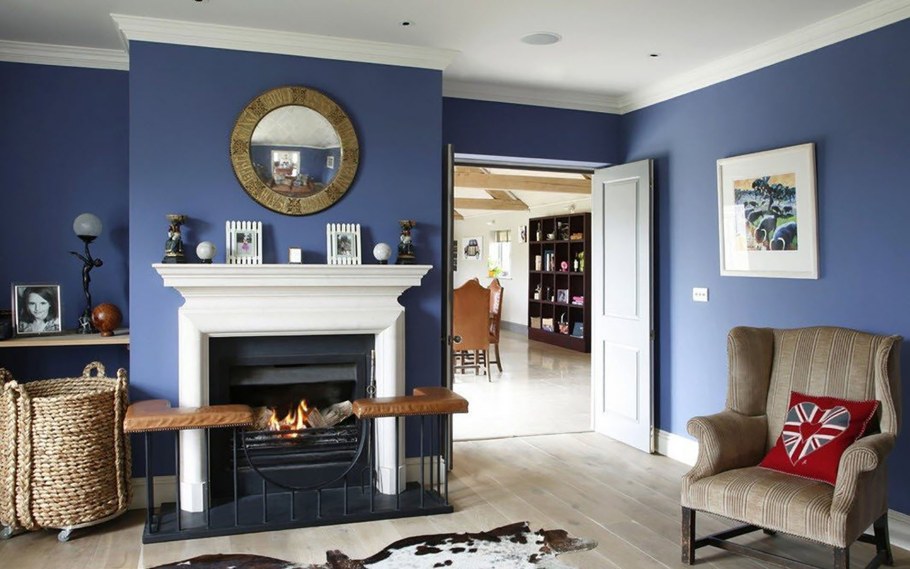 Синяя гостиная с камином