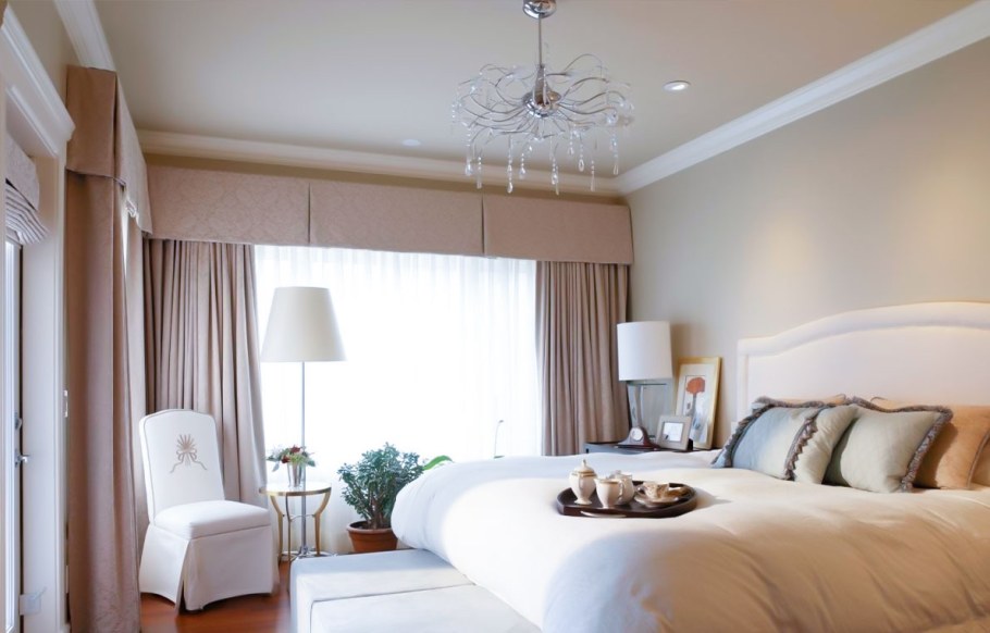 Спальня в кремовых тонах