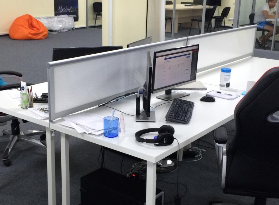 Экран перегородка для офисного стола