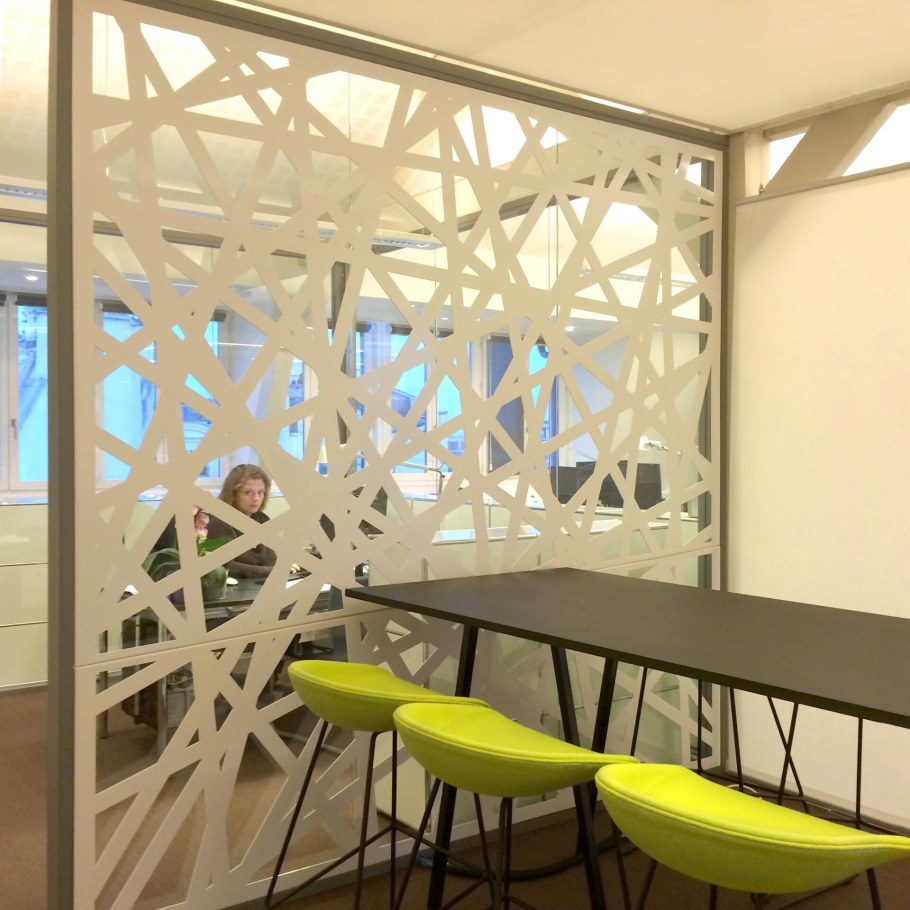 Скамейка с перегородкой