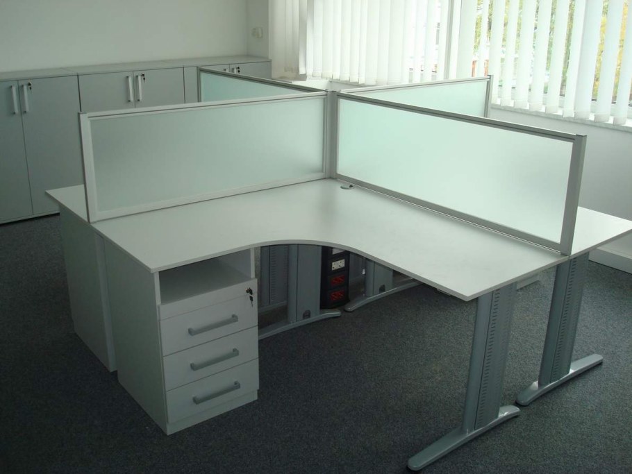 Офисные столы с перегородками