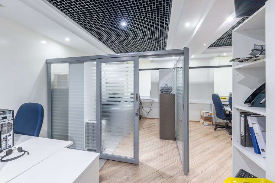 Стеклянные офисные перегородки