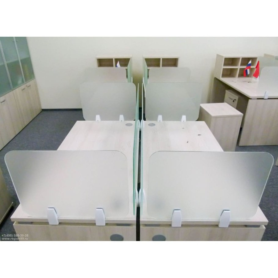 Стол с перегородкой