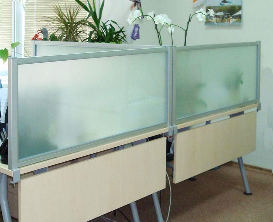 Экран перегородка для офисного стола