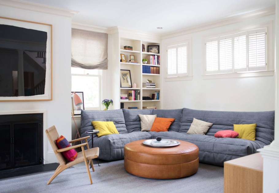 Диван в интерьере гостиной