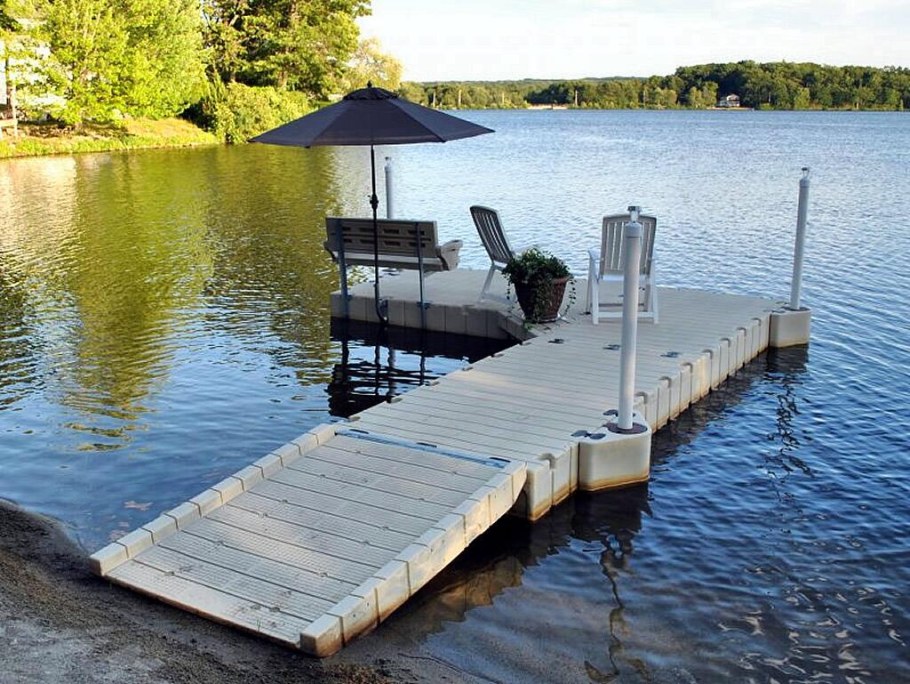 Понтон на озере