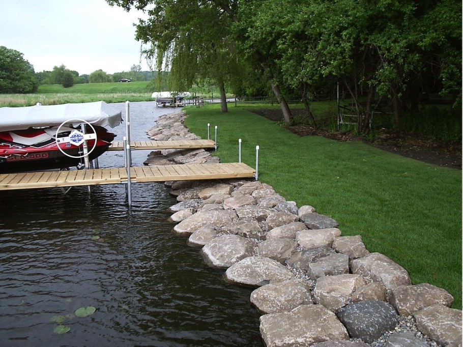 Благоустройство береговой линии реки