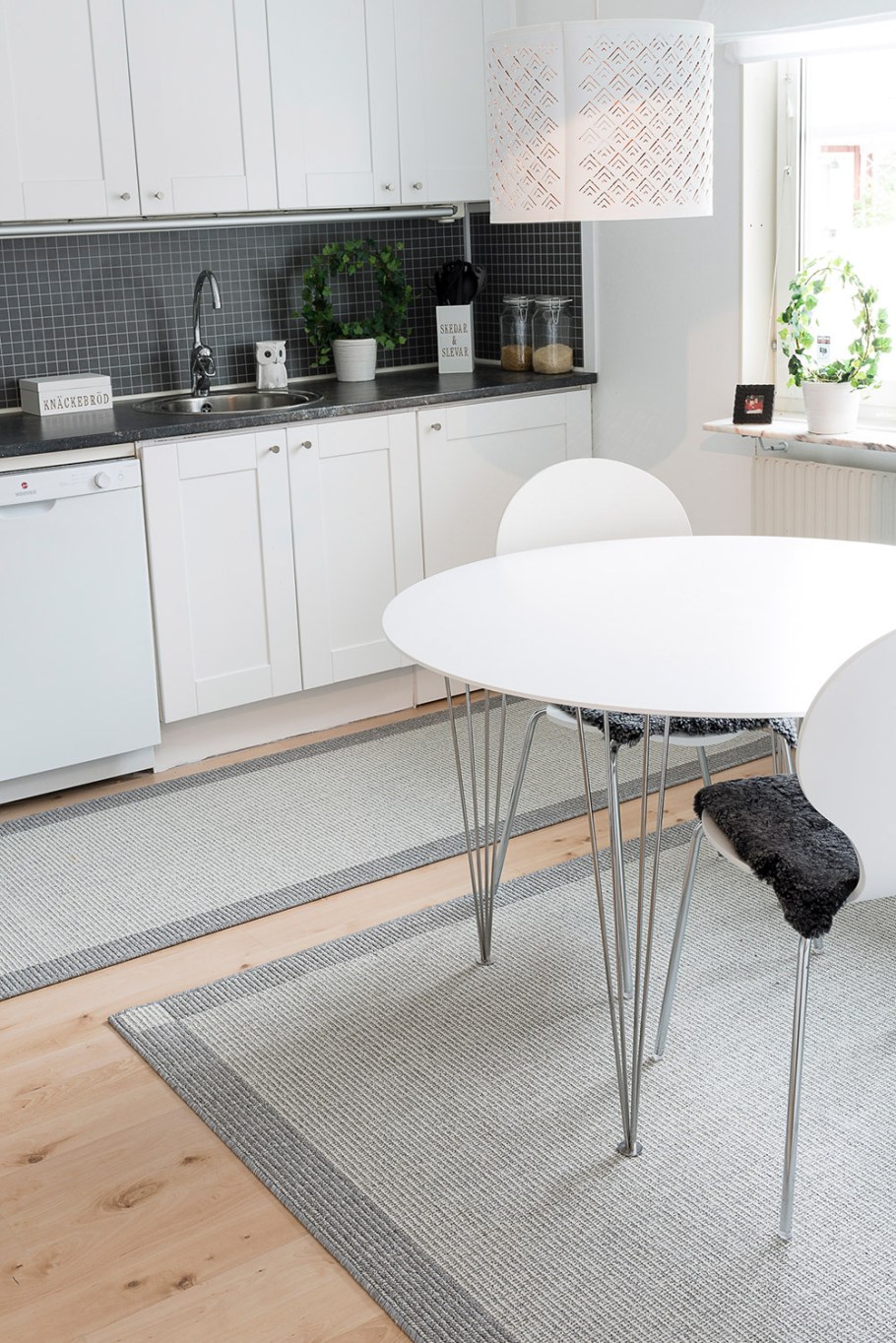 Ковер под кухонный стол