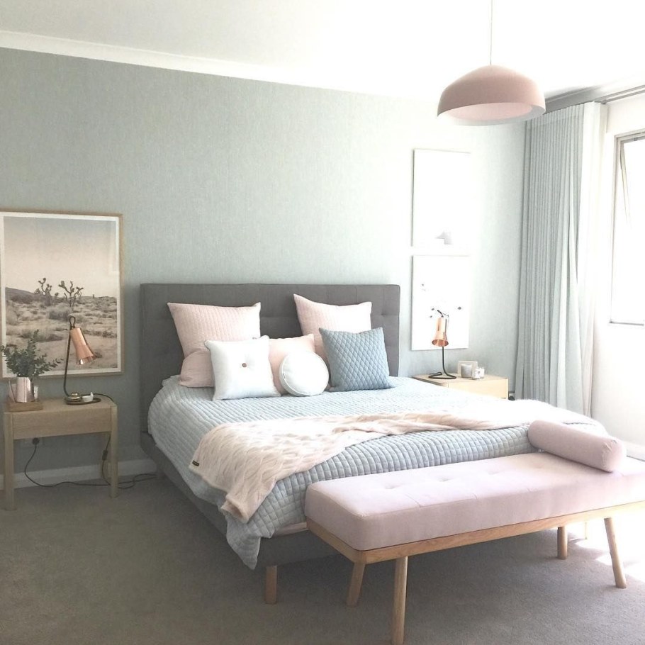 Интерьер спальни в пастельных тонах