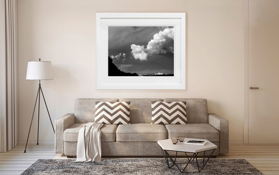 Диван у стены