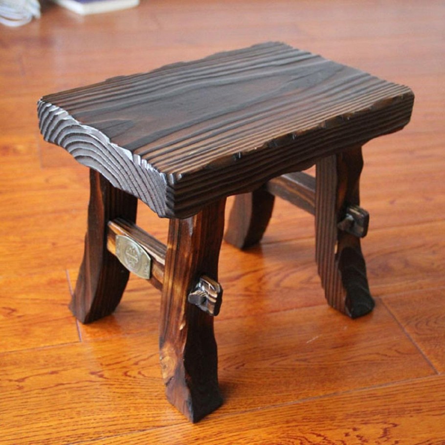 Красивые деревянные табуретки