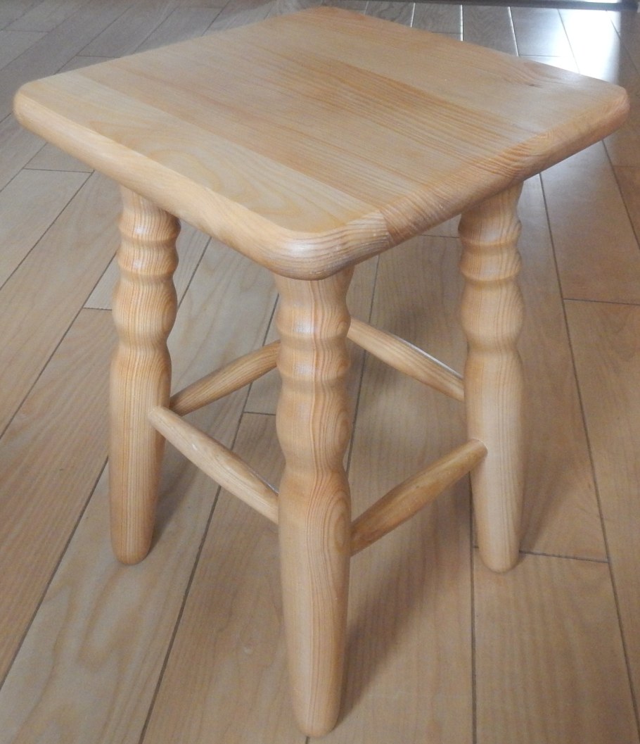 Красивый табурет