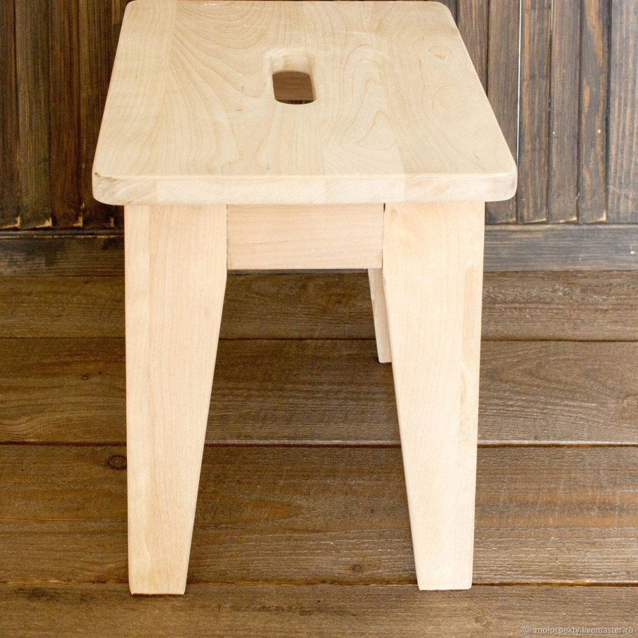 Табуретка деревянная