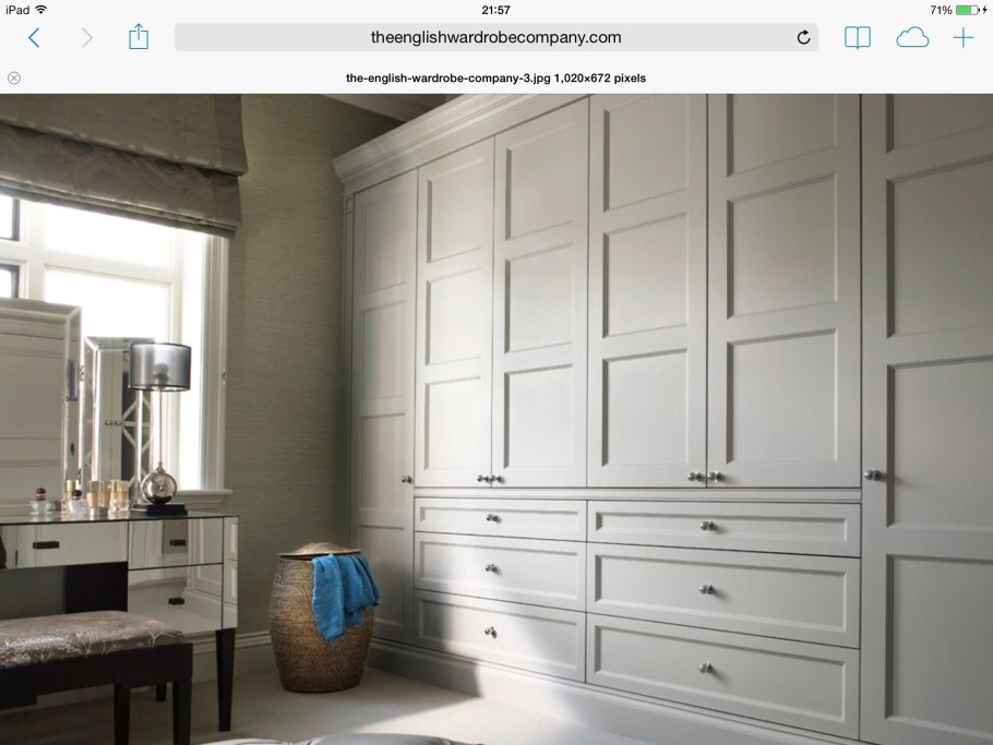 Шкаф в английском стил