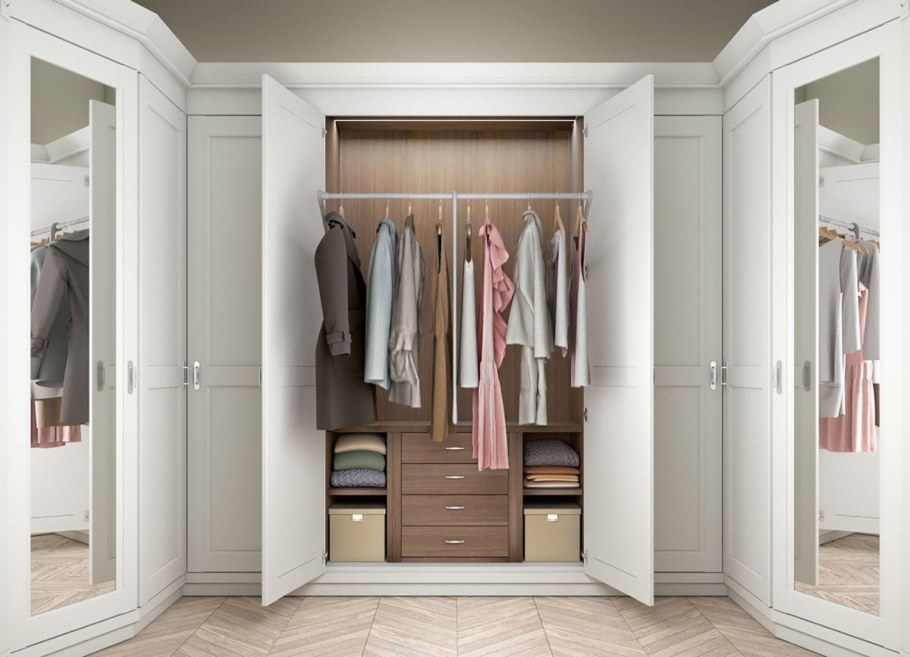 Гардероб с распашными дверями