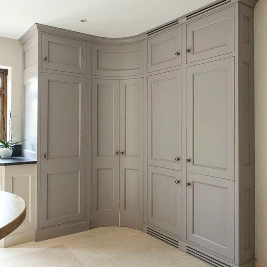 Угловой классический шкаф