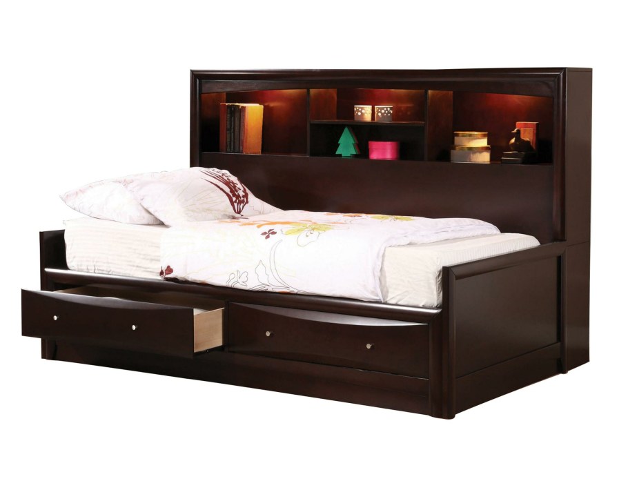 Кровать с полками сбоку