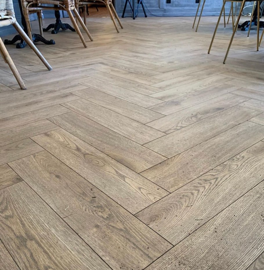 Леди на паркете