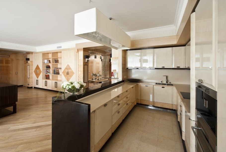 П-образные кухни с гостиной